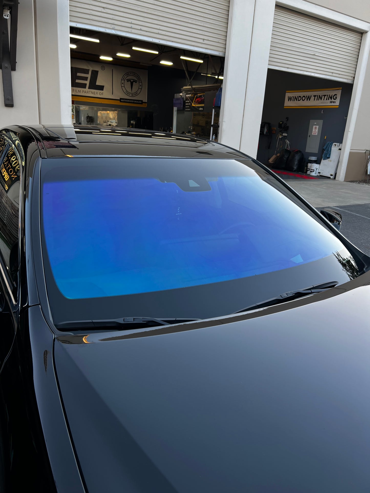 “🔥 Special Offer: Chameleon Windshield Tint for Sedans – Limited Time!”
